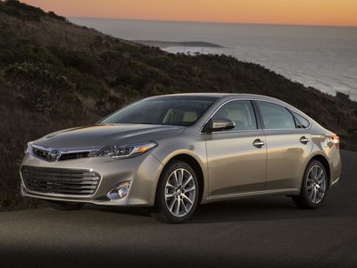 Автостекла Toyota Avalon c установкой в Москве